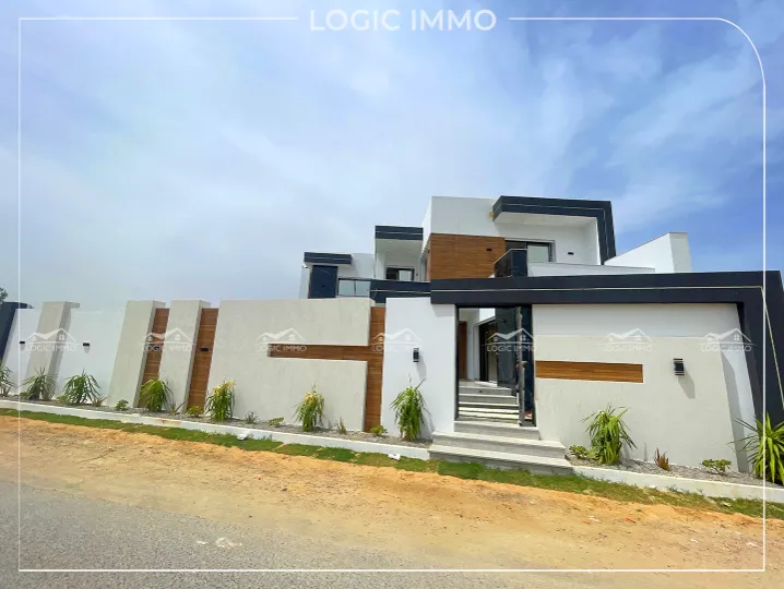Une Villa S+4 Nouvellement construite située à monchar Hammamet