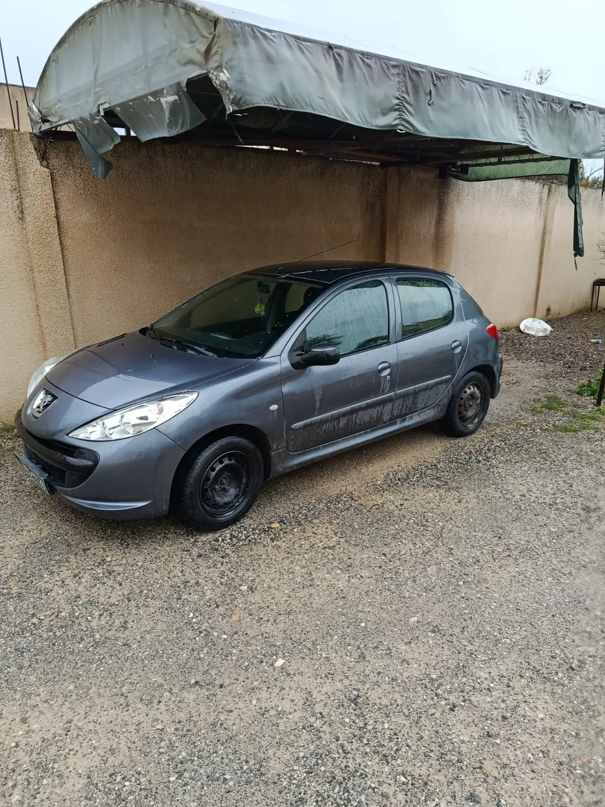A vendre 206 plus en Bon état 