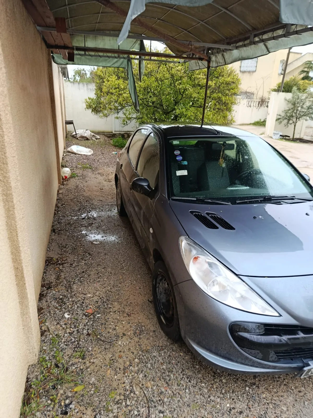 A vendre 206 plus en Bon état 