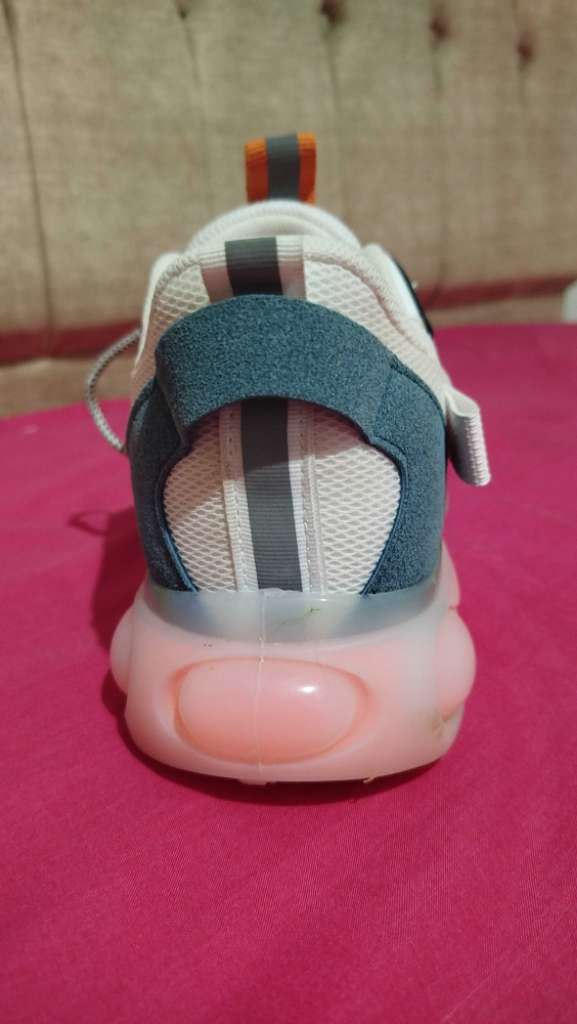 A vendre chaussure neuf