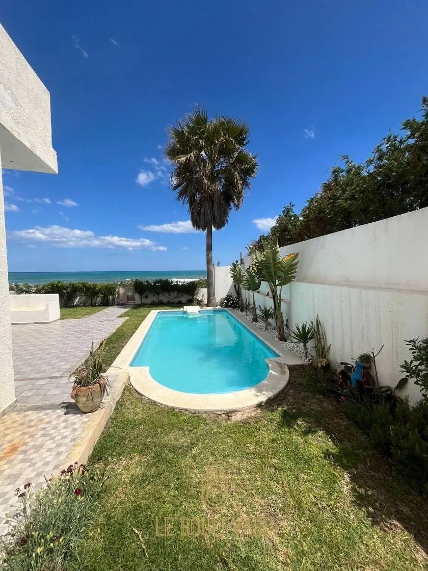 Location Estivale : Villa Pied Dans L'eau Avec Piscine à Maamoura, Nabeul 