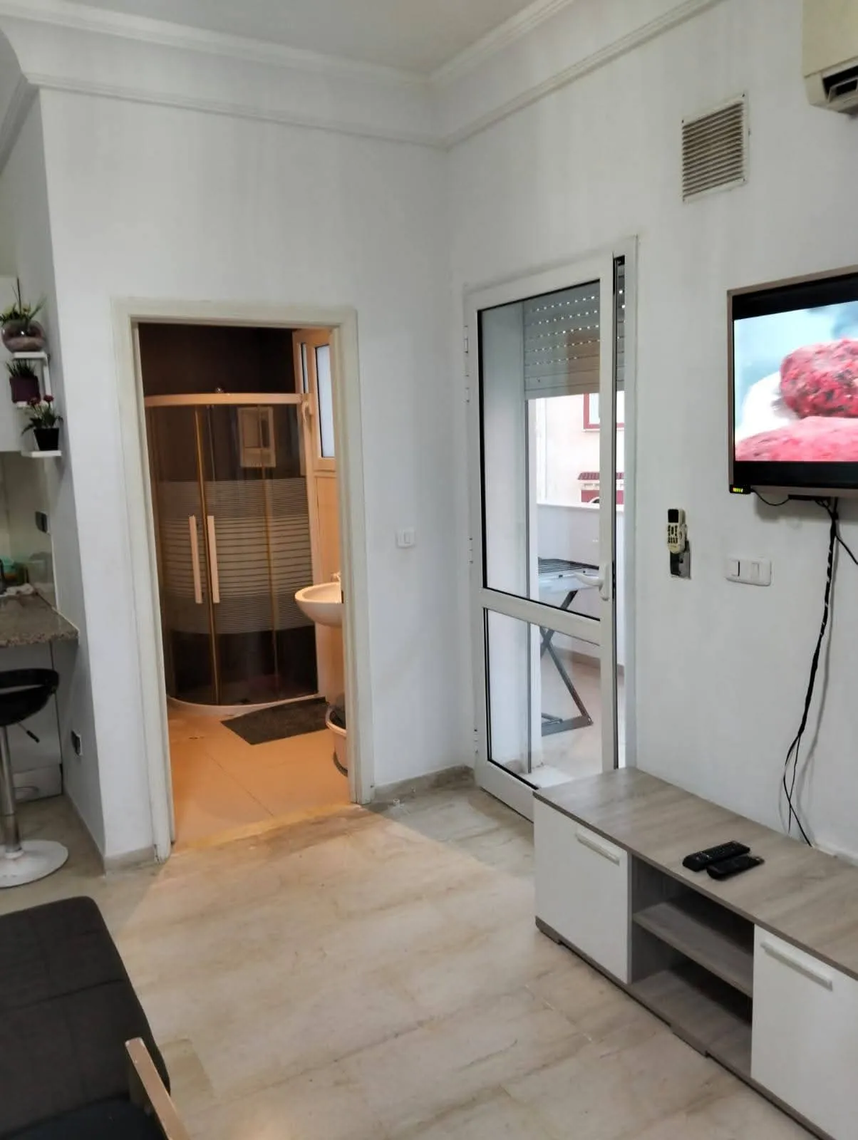 Un joli studio S1à chatt mariem pré de la plage