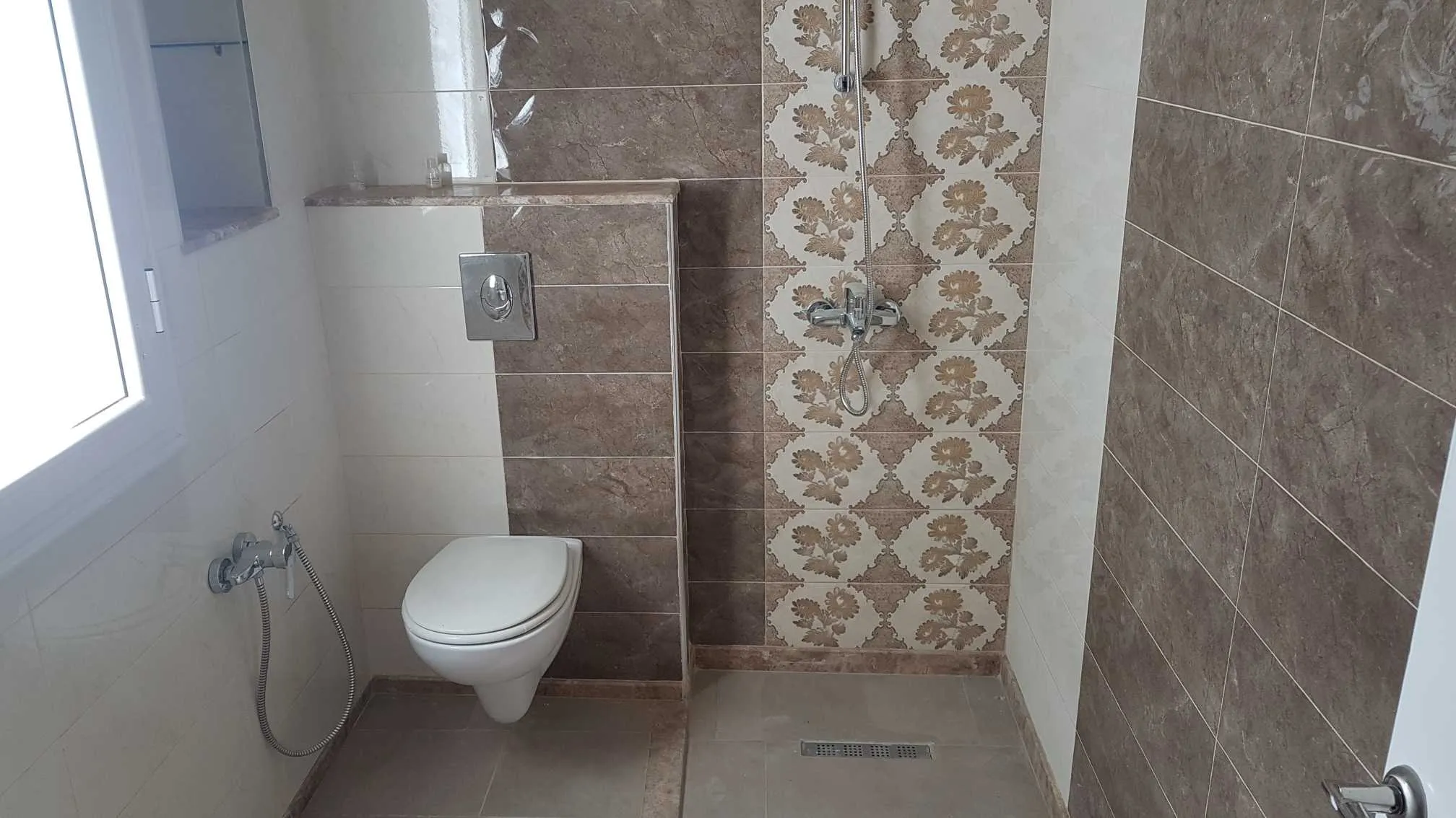 Location étage de villa haut standing à Sidi El Mahrsi, Nabeul 🏖️