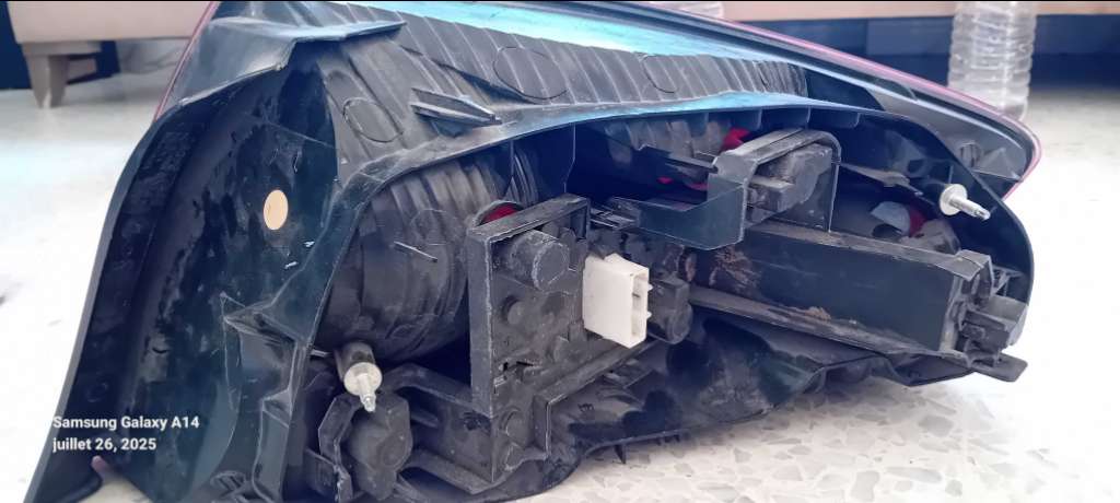 Feu arrière gauche peugeot 407 origine 