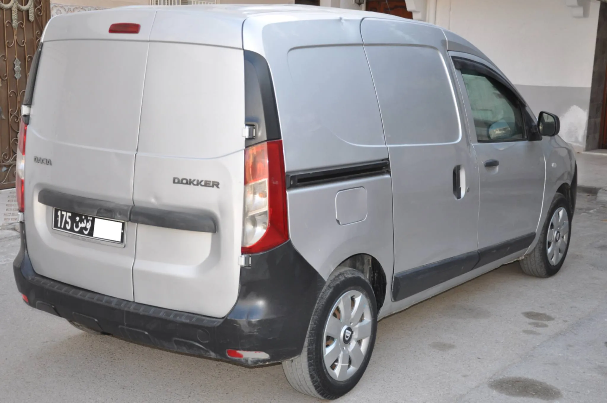 DACIA DOKKER VAN LUX  2 Places Commerciales Tél 92.951.221