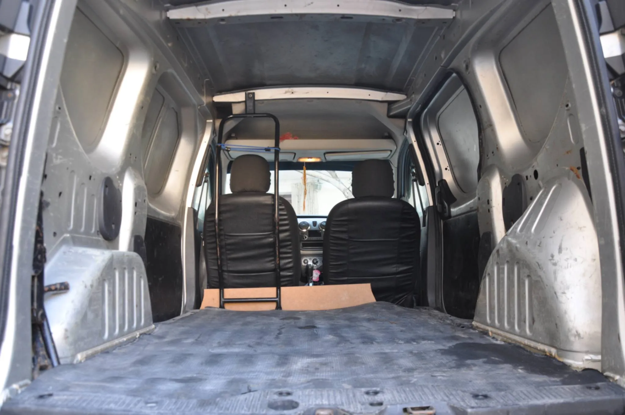 DACIA DOKKER VAN LUX  2 Places Commerciales Tél 92.951.221