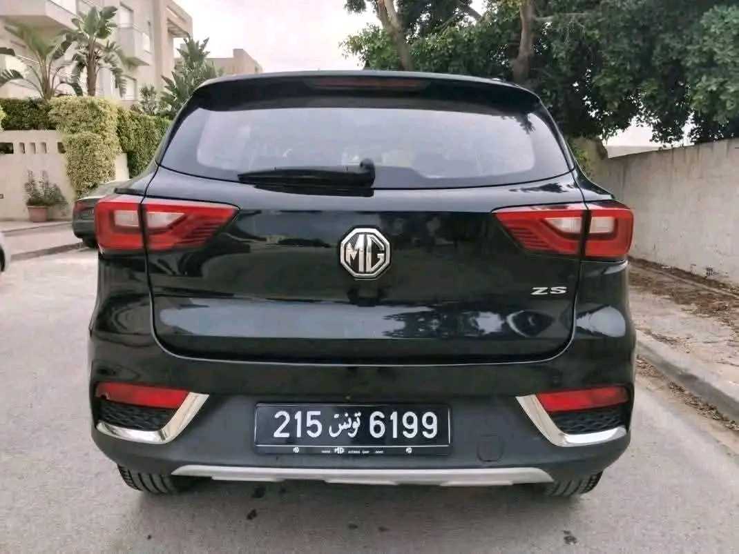 MG ZS BOÎTE AUTOMATIQUE PREMIÈRE MAIN TRÈS PROPRE