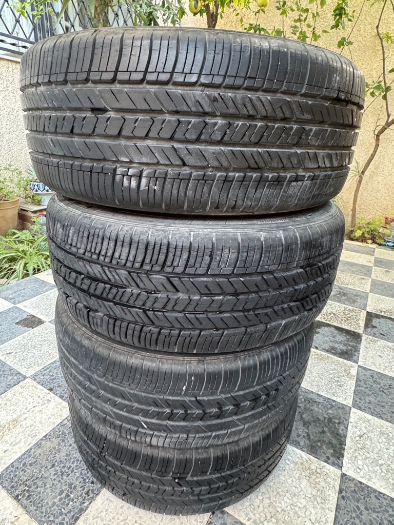 Pneus Good Year 18 pouces (made in USA)