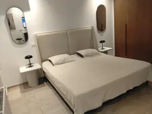 *🛏️ À vendre – Lit 200 × 190 cm DARLING GIO + 2 tables de nuit