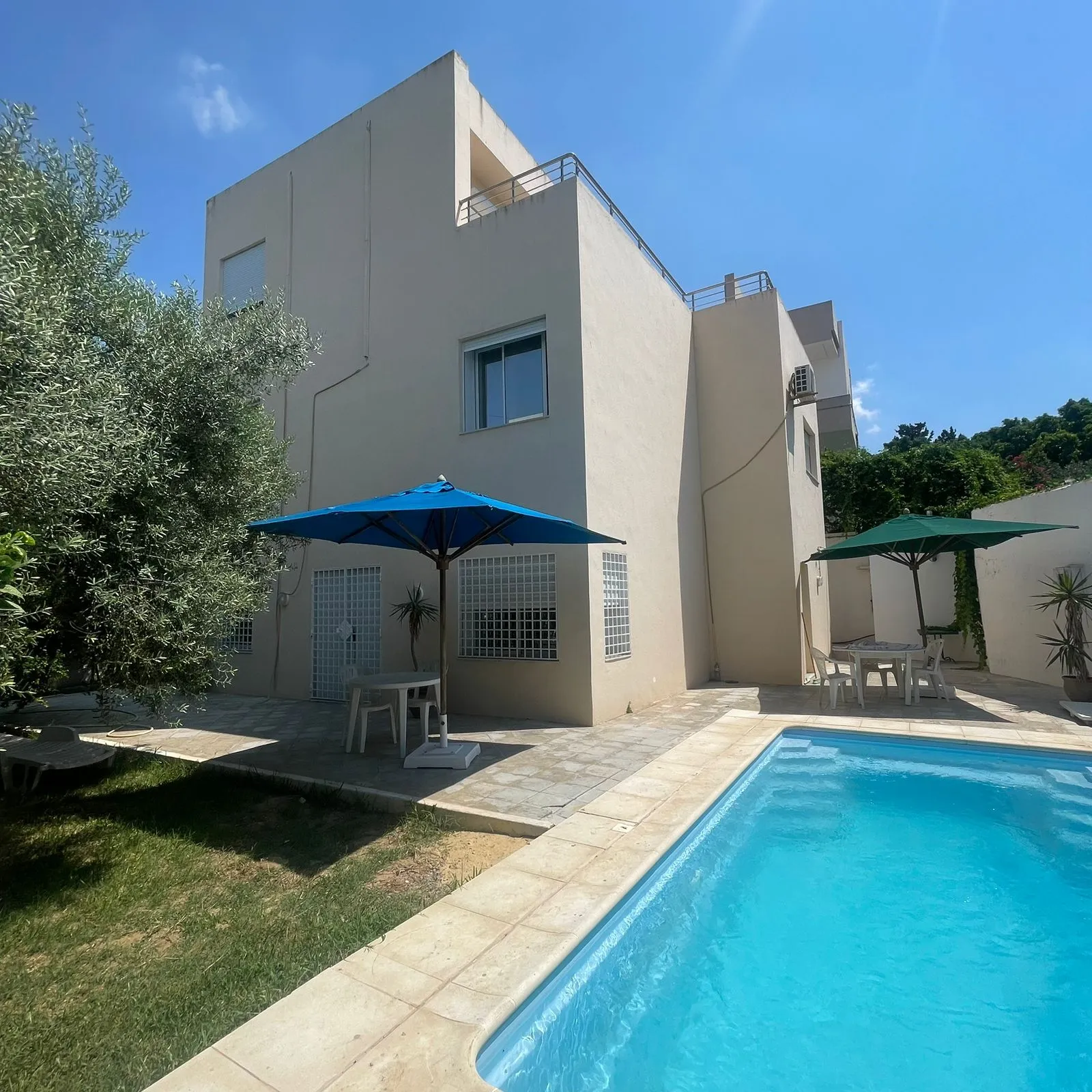Une Villa a coté de l'hotel les ORANGERS ☎️53123208☎️