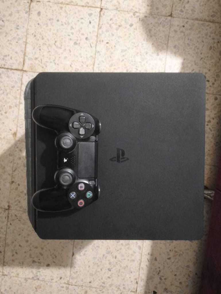Playstation 4 slim