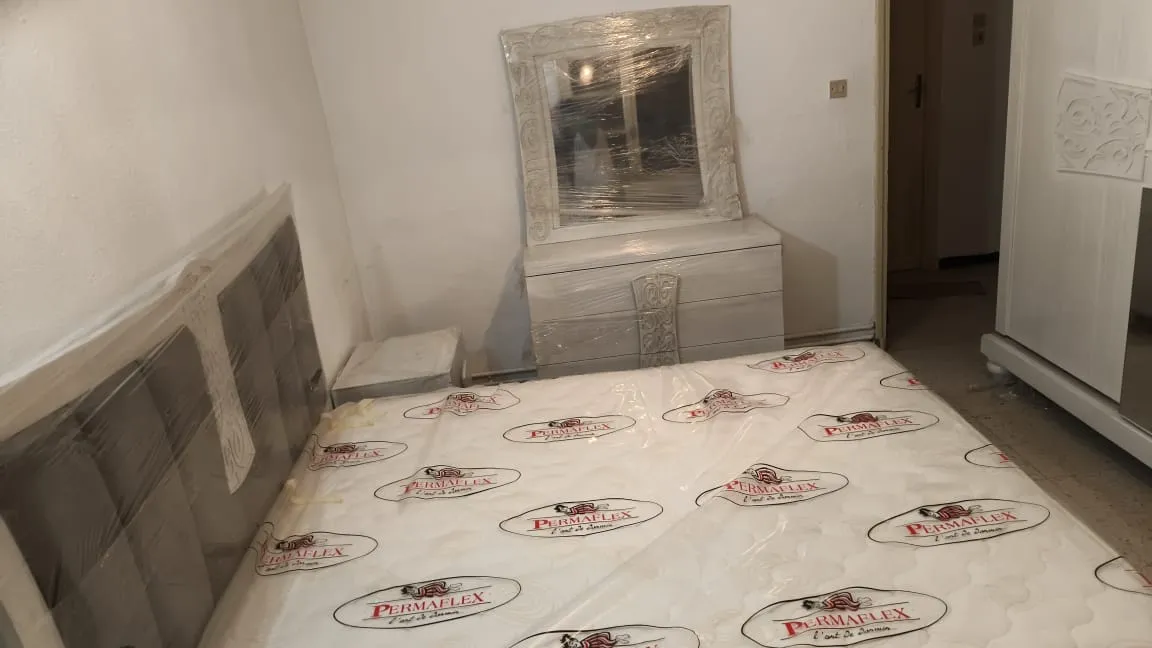 chambre a coucher neuf & table a manger et ses chaises neuf 