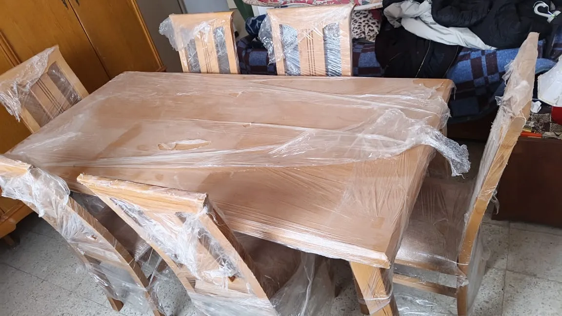 chambre a coucher neuf & table a manger et ses chaises neuf 