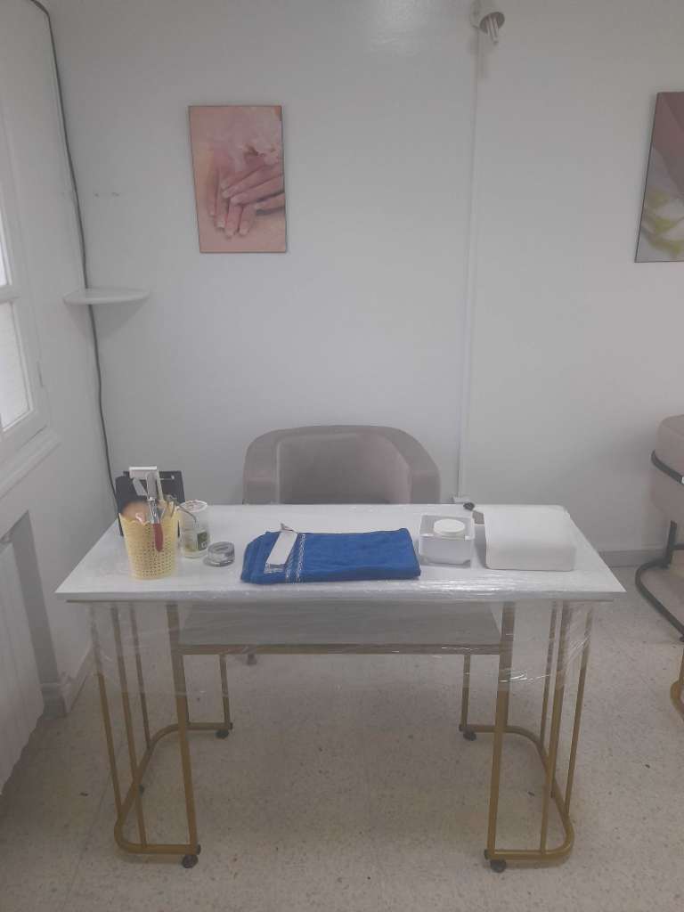 Location coin onglerie avec matériels 