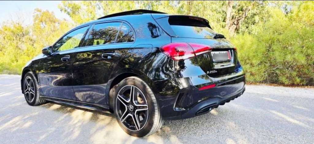 Une belle  mercedes essence hybrid  A250E  amg full importée de allmagne fin serie 257 tu