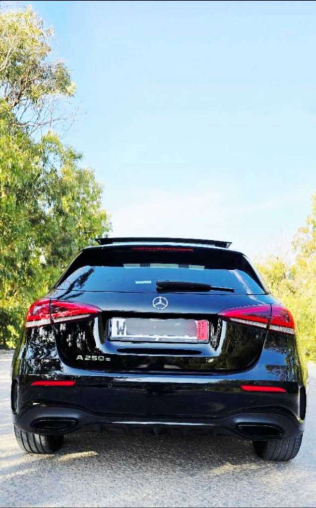 Une belle  mercedes essence hybrid  A250E  amg full importée de allmagne fin serie 257 tu