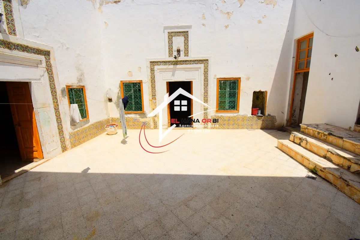 Maison Arabe à Rénover à Borj Erras Proche de la Mer