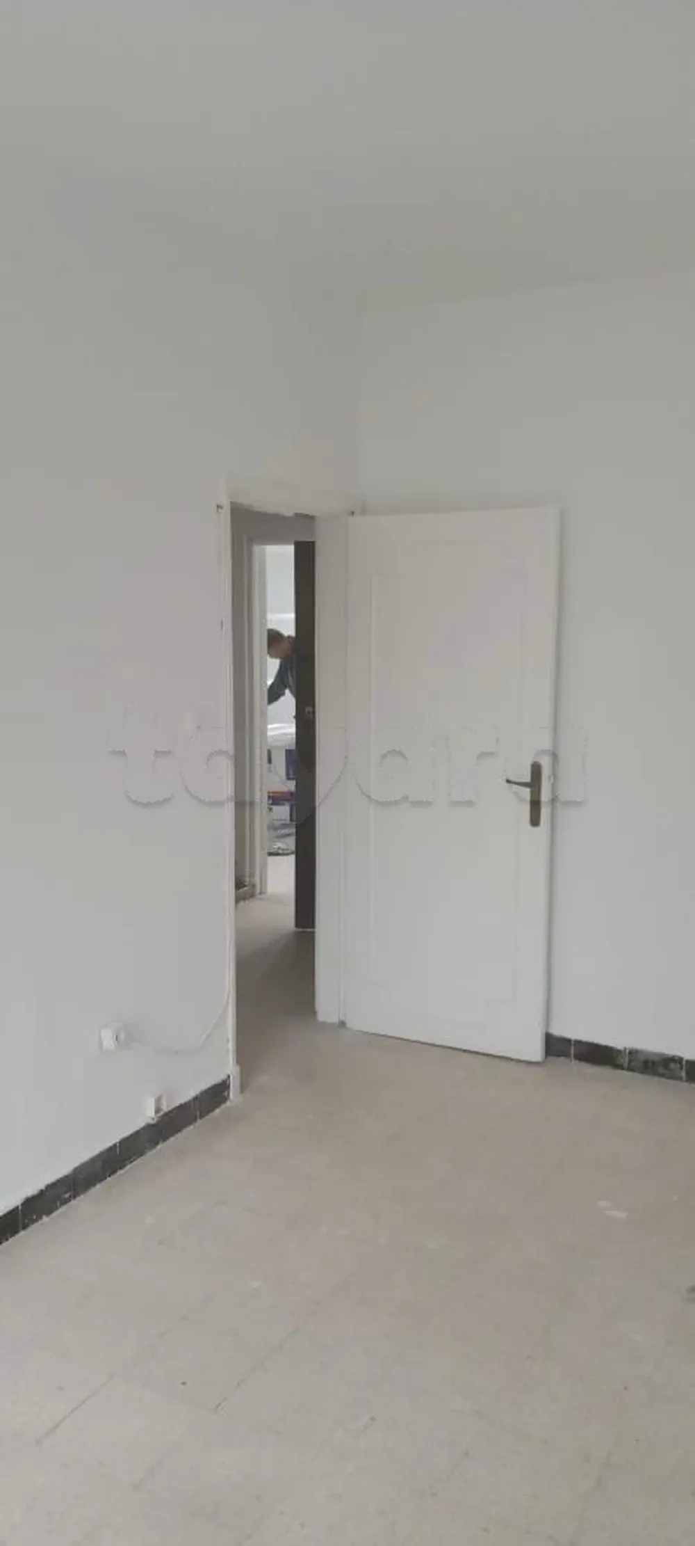 un appartement s+2 au 2éme étage a louer situé a cité khadhra en face clinique ibn zohr