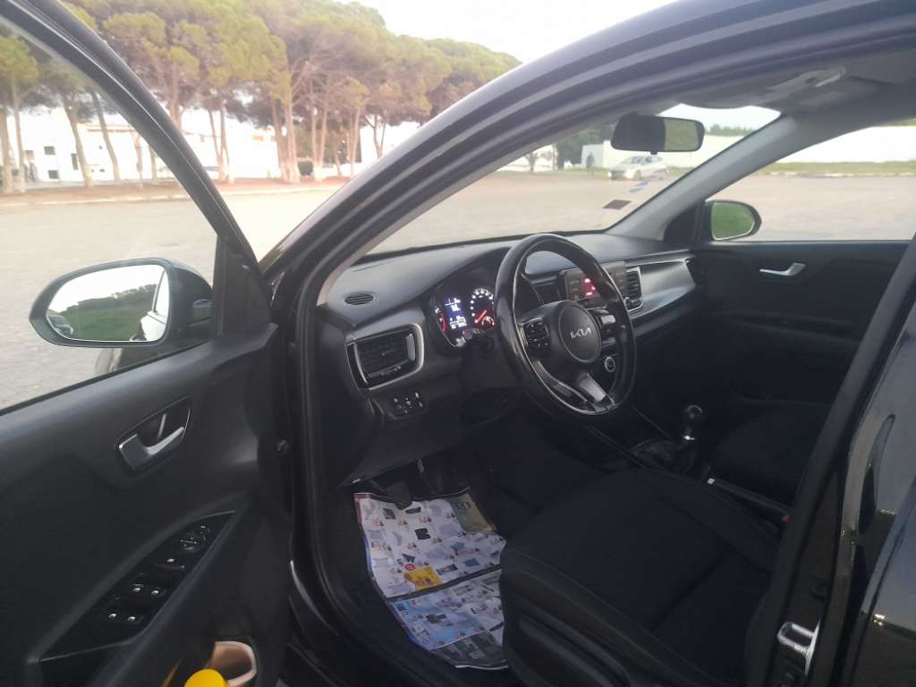 KIA RIO COUPEE PREMIÈRE MAIN EN EXCELLENT ÉTAT 