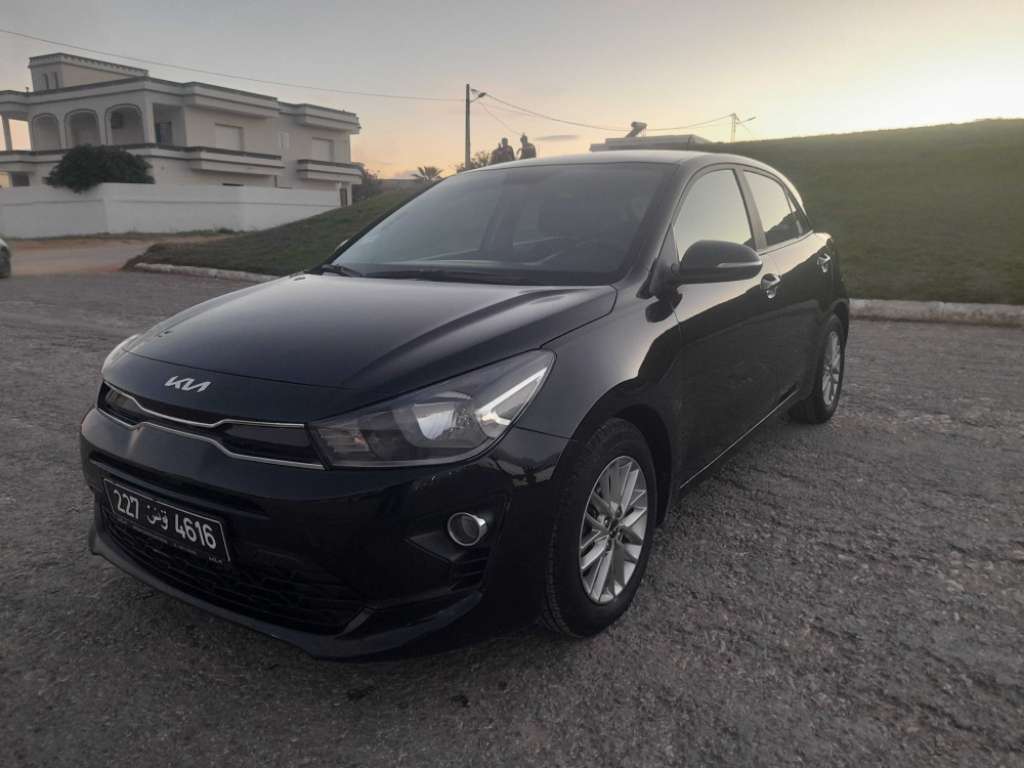 KIA RIO COUPEE PREMIÈRE MAIN EN EXCELLENT ÉTAT 