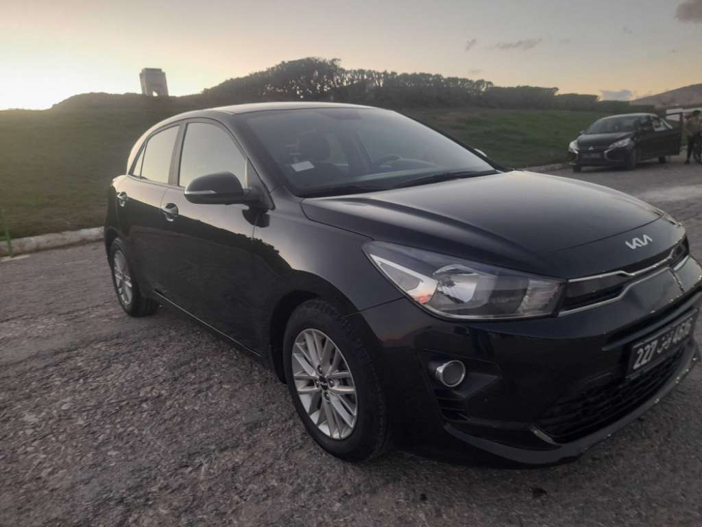 KIA RIO COUPEE PREMIÈRE MAIN EN EXCELLENT ÉTAT 