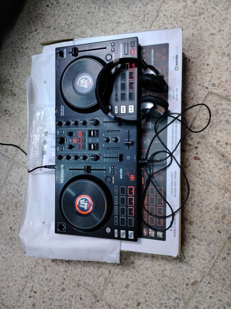 Console De Mixage Numark Platnuim Fx Avec Casque Numark Hf125