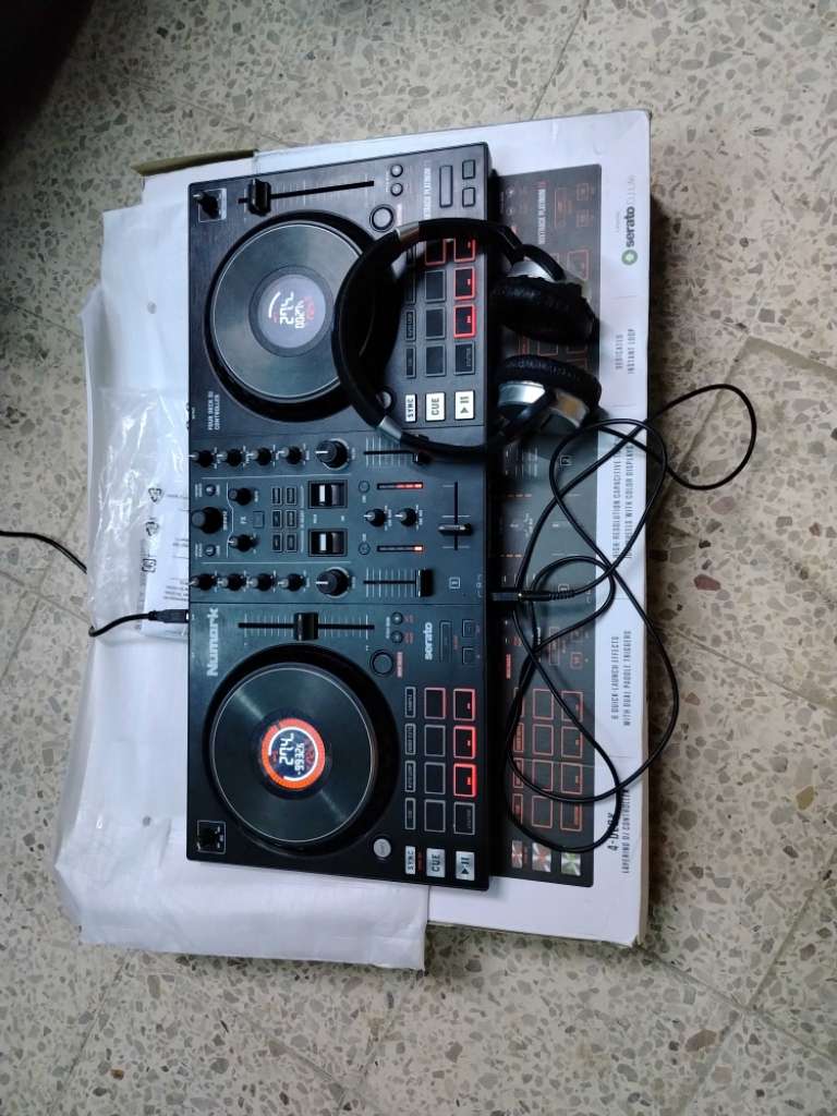Console De Mixage Numark Platnuim Fx Avec Casque Numark Hf125