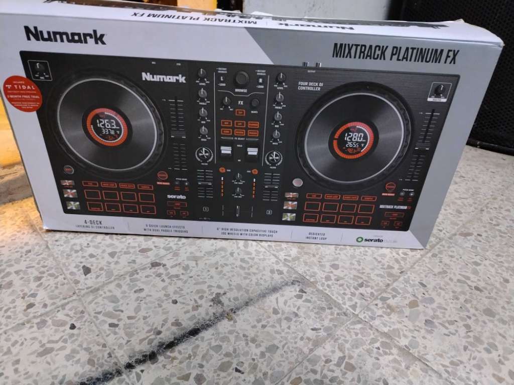 Console De Mixage Numark Platnuim Fx Avec Casque Numark Hf125