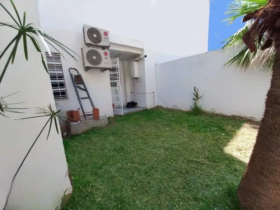S+1 de 100m², avec deux jardin résidence hôtelier avec piscine et salle de sport à El menzah 9C .