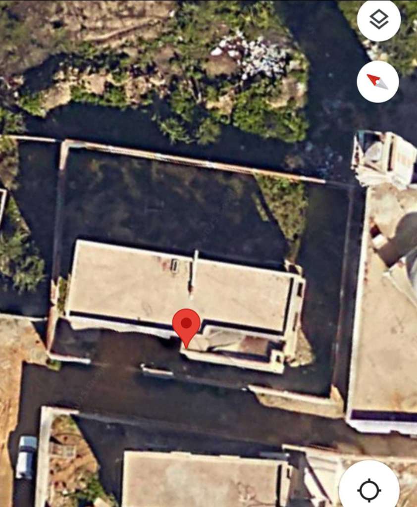 A vendre somptueuse villa d'architecte inachevé (Rdc et étage)