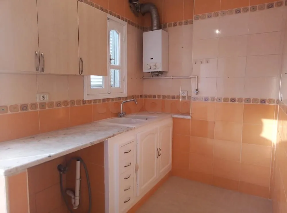 un étage s+2 au 3éme étage a louer a Denden Derriére Café Tarek Thabet