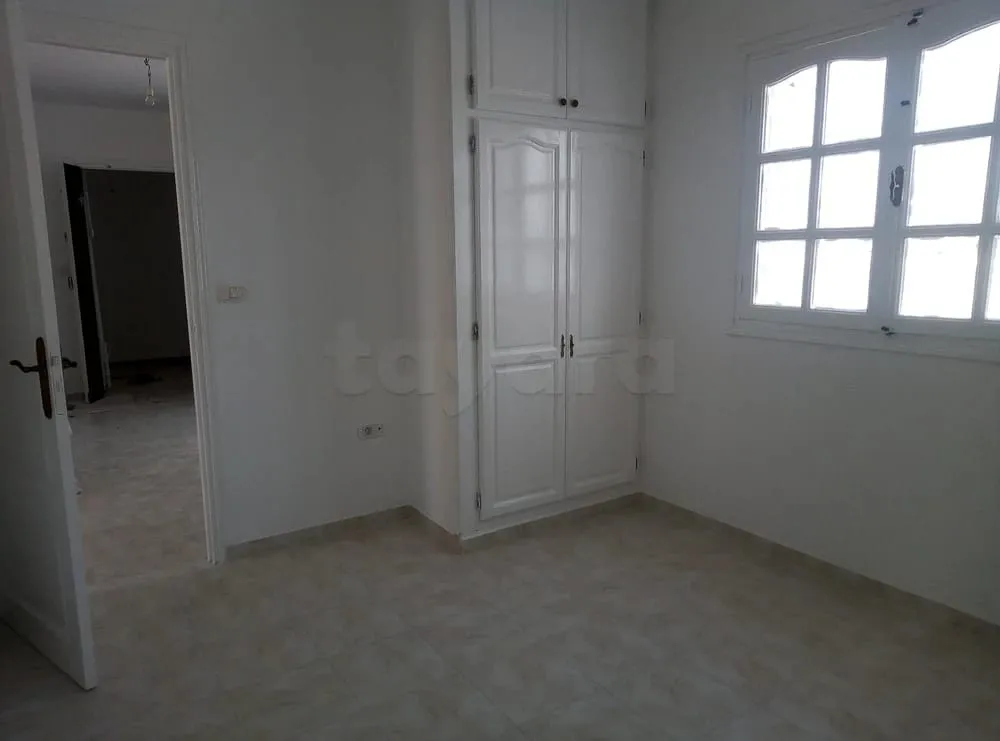 un étage s+2 au 3éme étage a louer a Denden Derriére Café Tarek Thabet