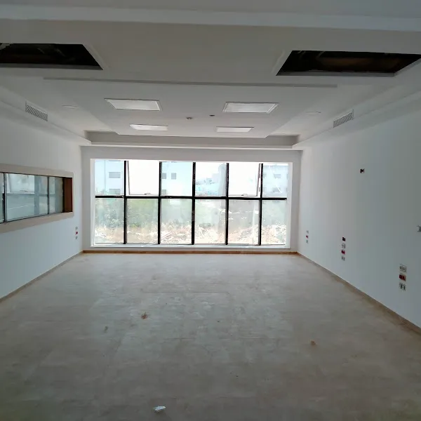 Open space 1200 m² au lac 3 Kram
