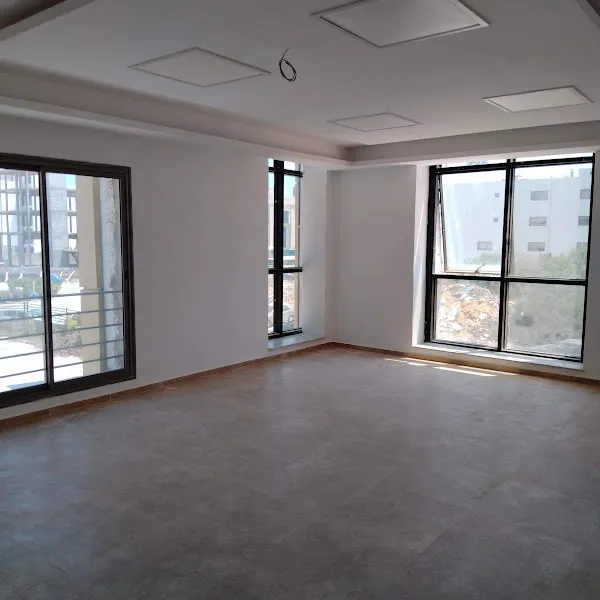 Open space 1200 m² au lac 3 Kram
