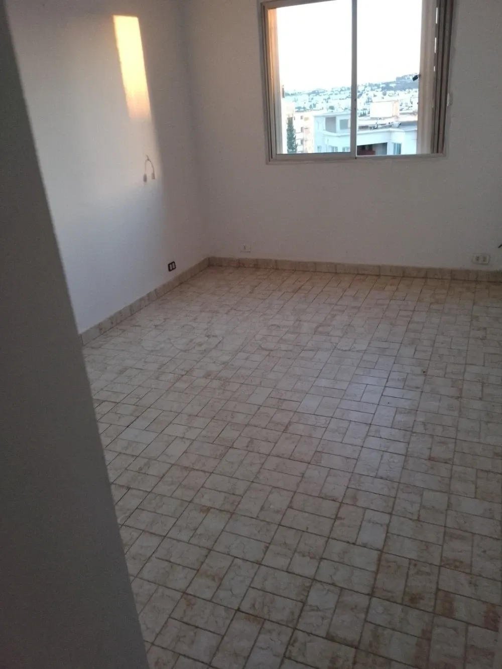 un appartement s+3 au 7éme étage(avec ascenseur) a vendre a manzah 7 prés de grand hôtel