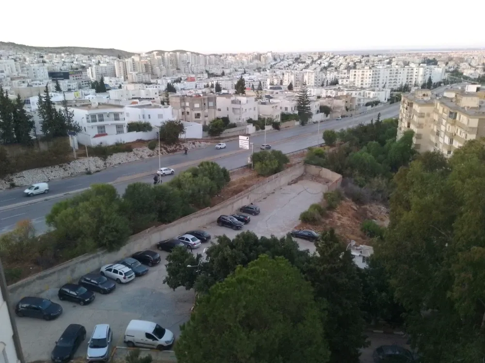 un appartement s+3 au 7éme étage(avec ascenseur) a vendre a manzah 7 prés de grand hôtel