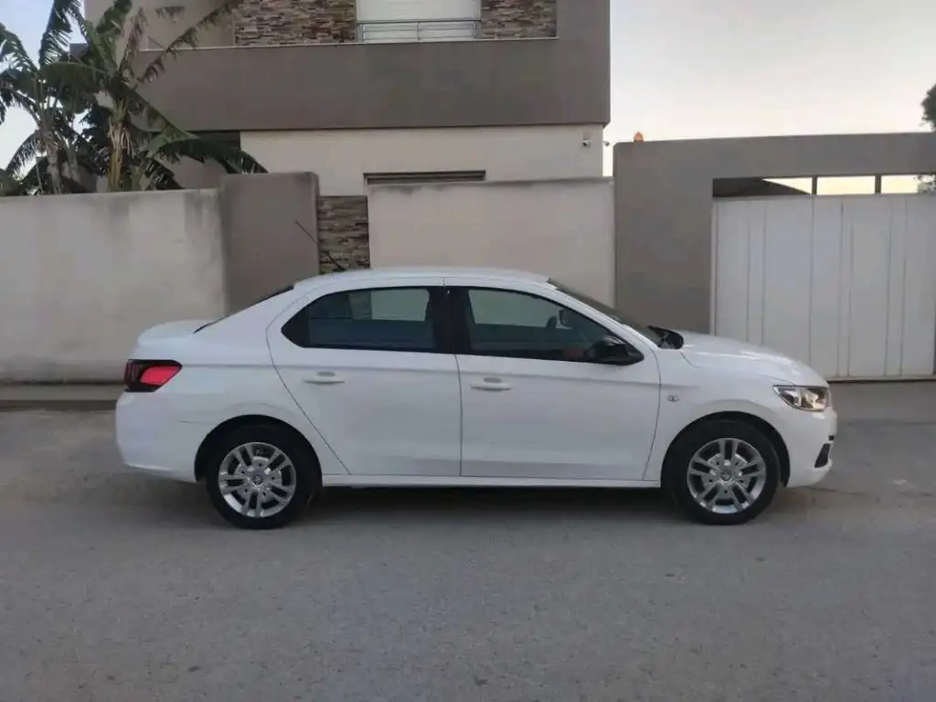 PEUGEOT 301 ACCESS PREMIÈRE MAIN