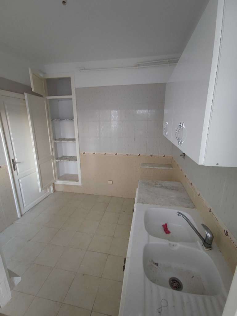 Appartement a louer à cité Avicenne 