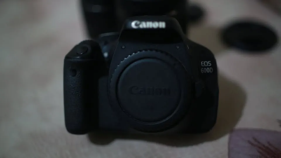 Canon 600D + 2 objectif (18-55 et 18-200) + carte mémoire 128GB