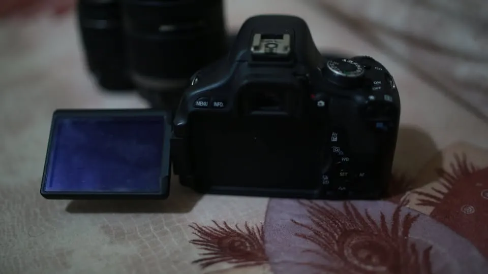 Canon 600D + 2 objectif (18-55 et 18-200) + carte mémoire 128GB