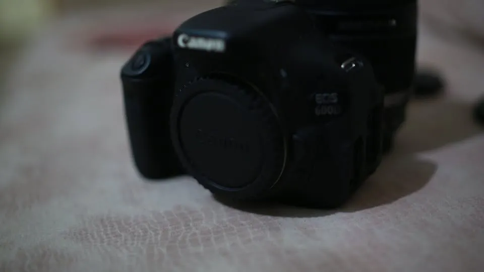 Canon 600D + 2 objectif (18-55 et 18-200) + carte mémoire 128GB
