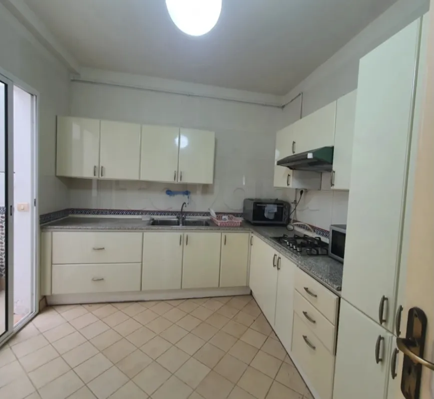 Location S2 semi meublé ou vide à La Marsa 