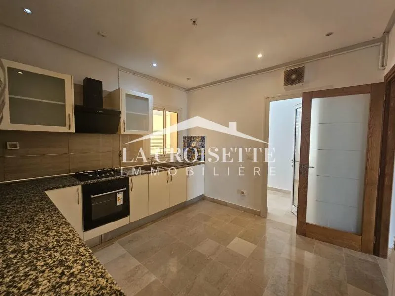 Penthouse s4 avec terrasse et piscine aux Jardins de Carthage MAL4154