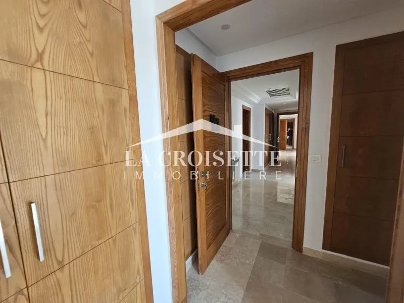 Penthouse s4 avec terrasse et piscine aux Jardins de Carthage MAL4154