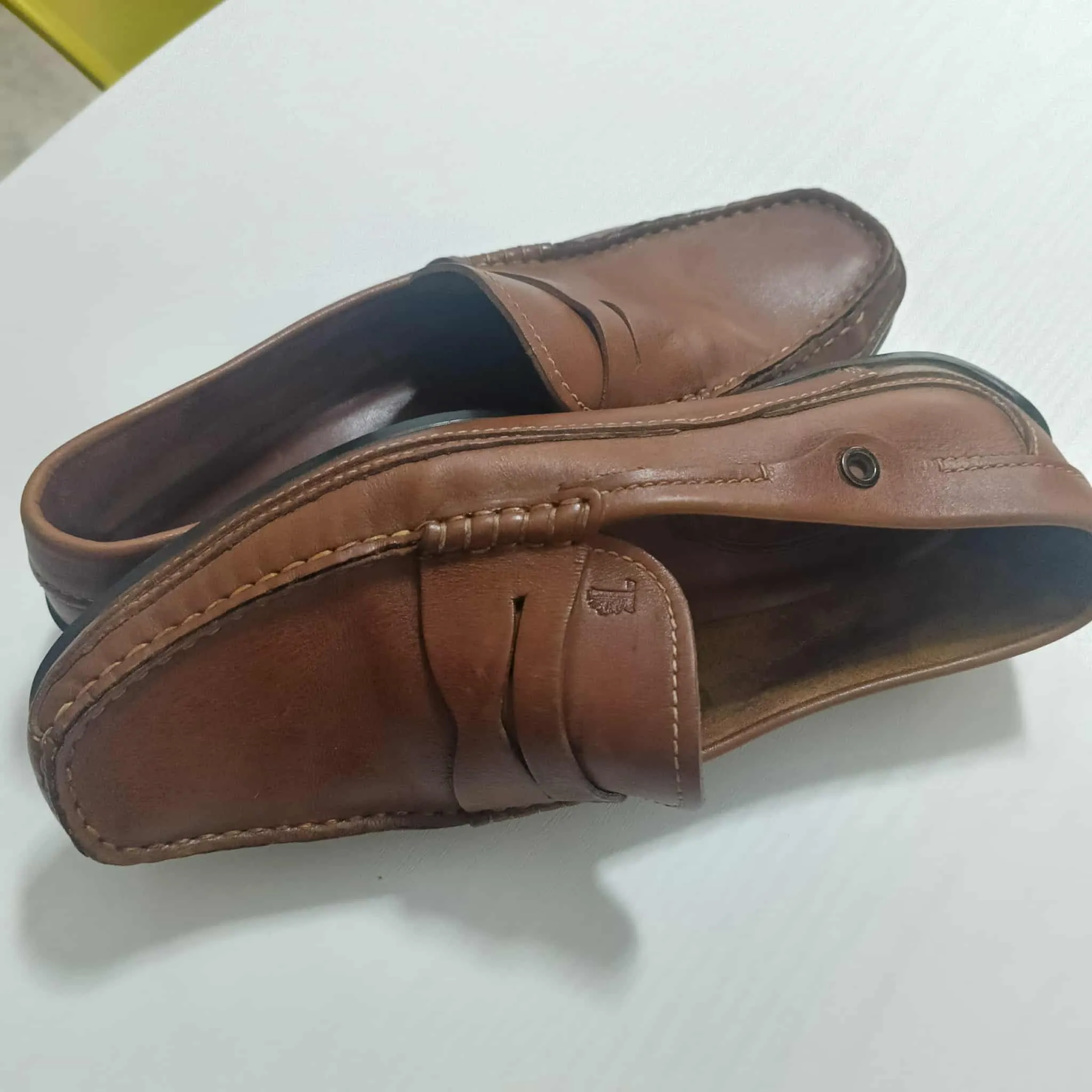 mocassin tods couleur Camel pointure 40.5