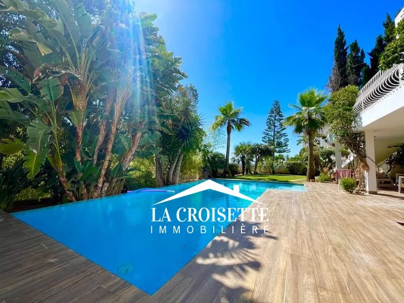 Rez de chaussée de villa avec jardin et piscine à Gammarth MRCL0291