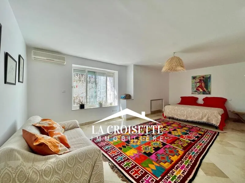Rez de chaussée de villa avec jardin et piscine à Gammarth MRCL0291
