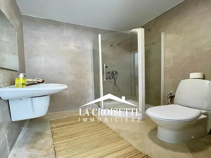 Rez de chaussée de villa avec jardin et piscine à Gammarth MRCL0291