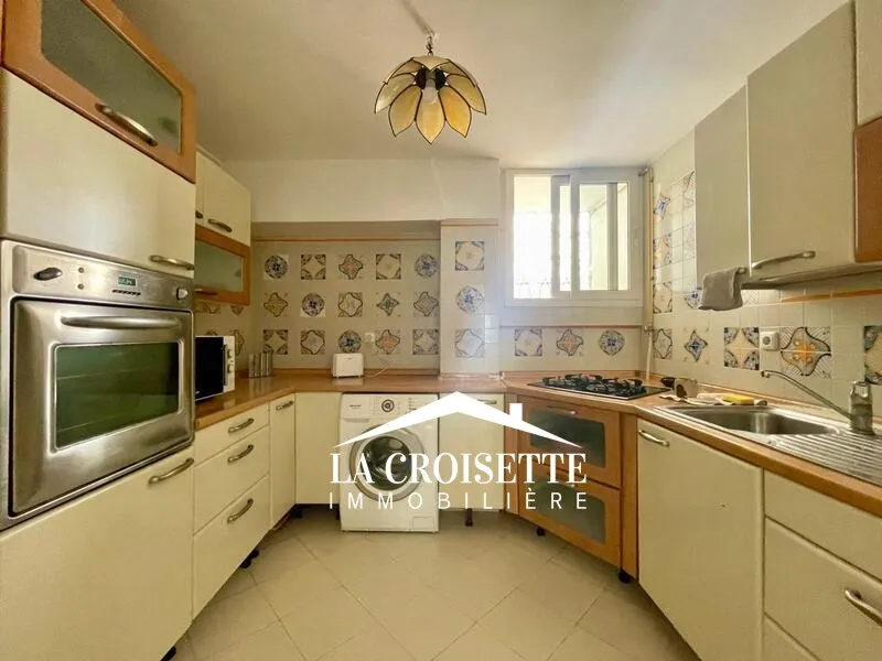 Rez de chaussée de villa avec jardin et piscine à Gammarth MRCL0291