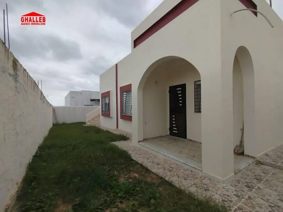 villa avec belle jardin 29730412